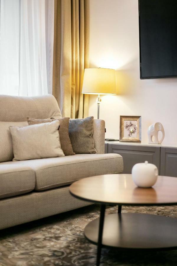 Luxury For Everyone - Hills Park Lux Apartments 3 VNO Exterior foto